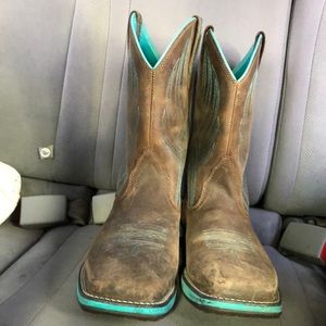 Brown and blue cowgirl boots size 11c